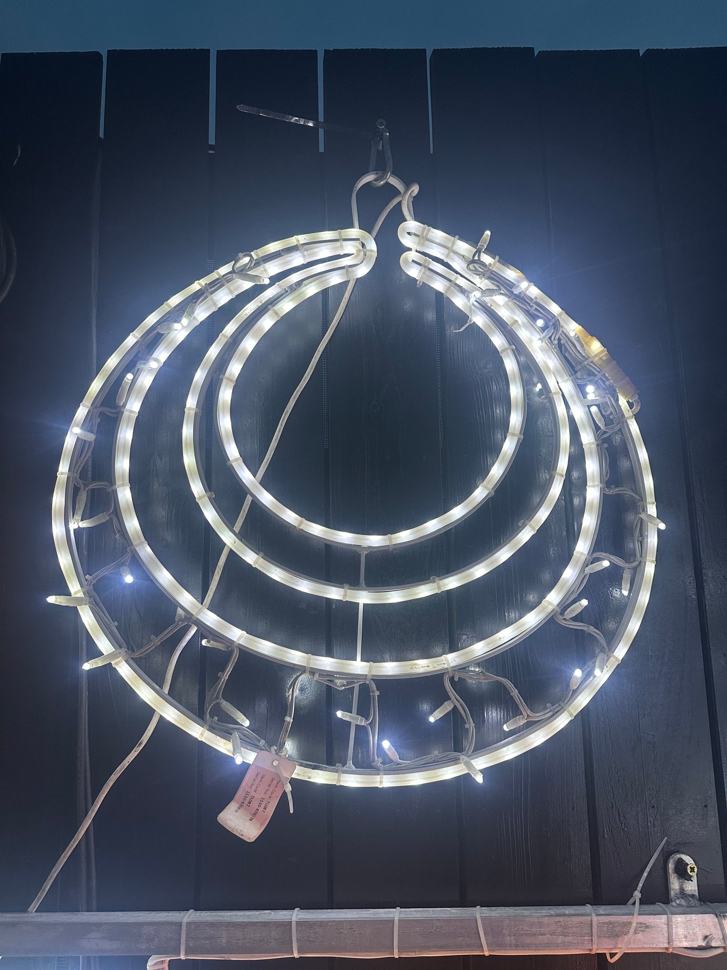 Small White LED Circle Hanging / Banner Light Great for Outdoor or Indoor Christmas Displays