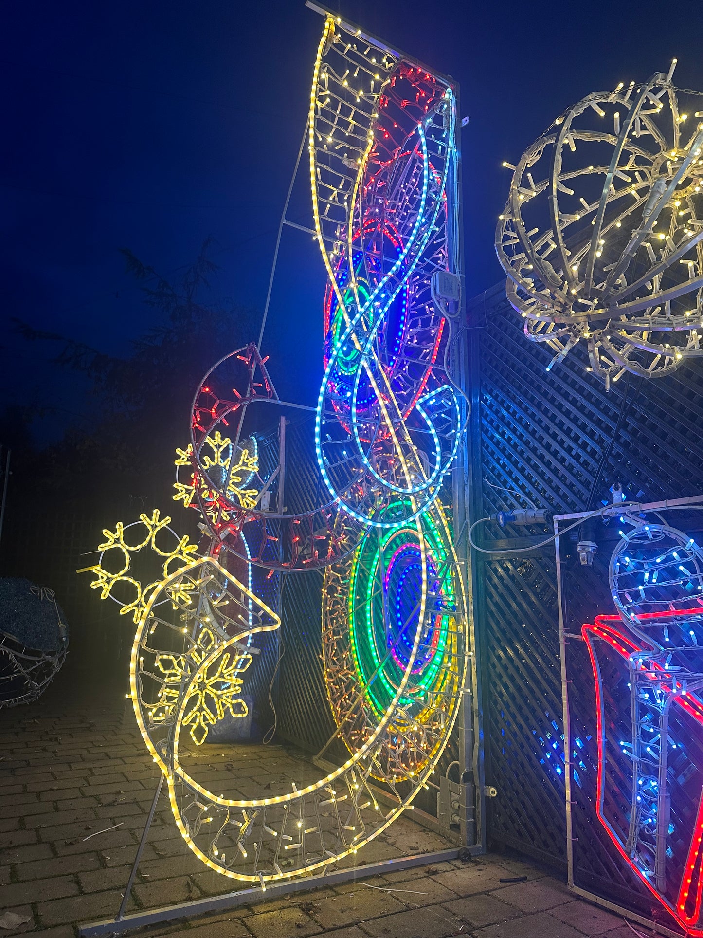 Smart Christmas Lights - Yellow and White LED Swirl - Giant Christmas Decorations