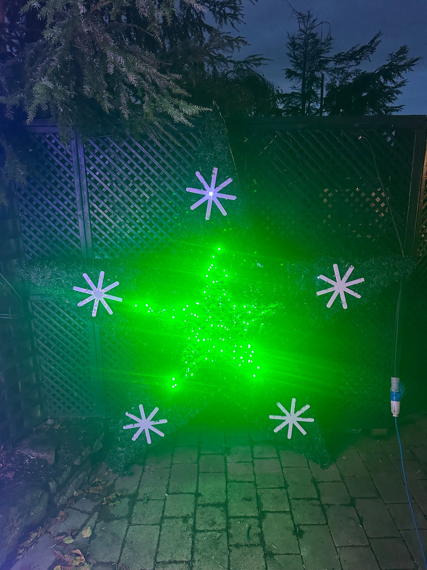 Large Green star with flashing snowflakes