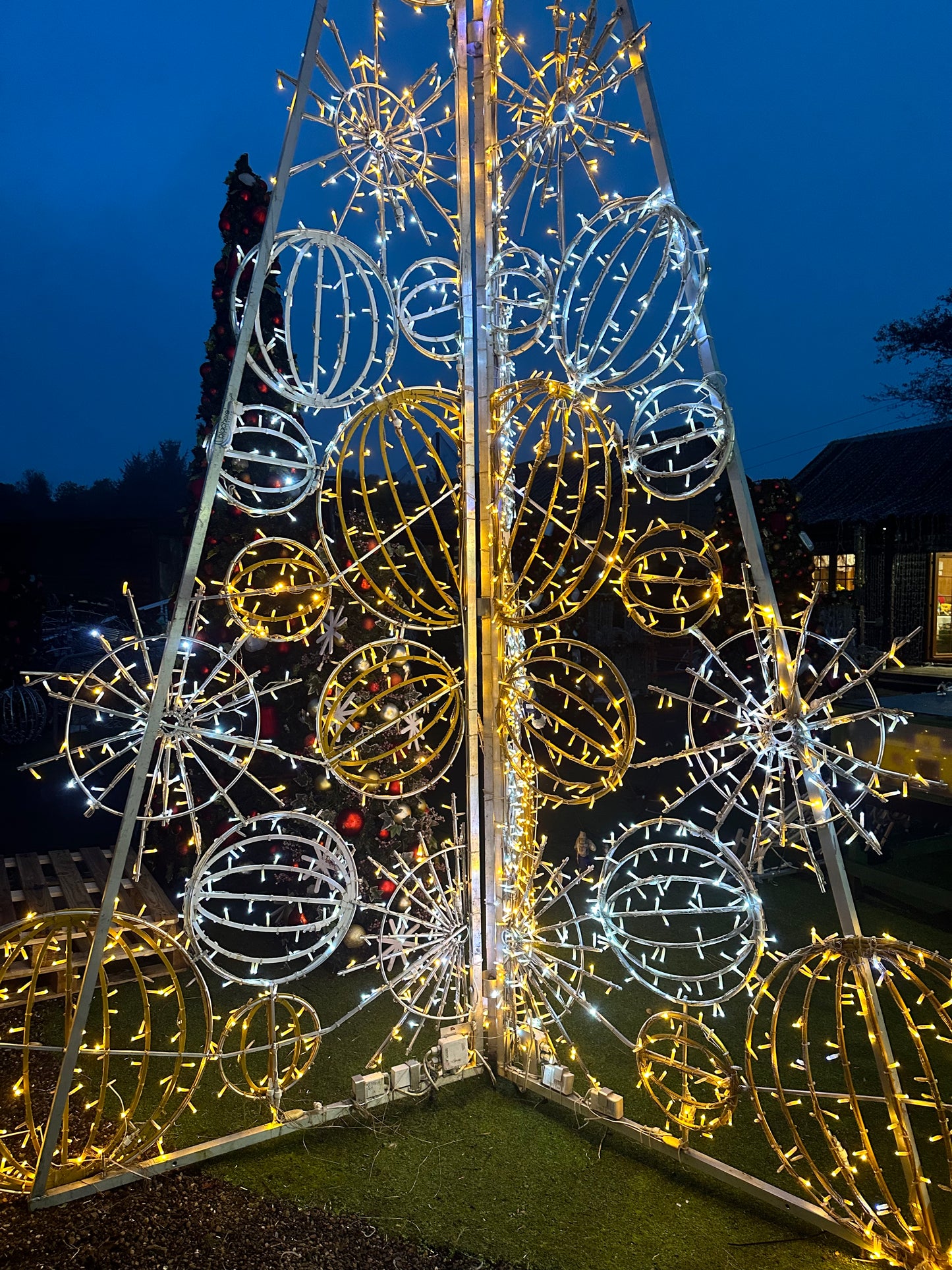 Large 5 meter Xmas tree - 3 panels
