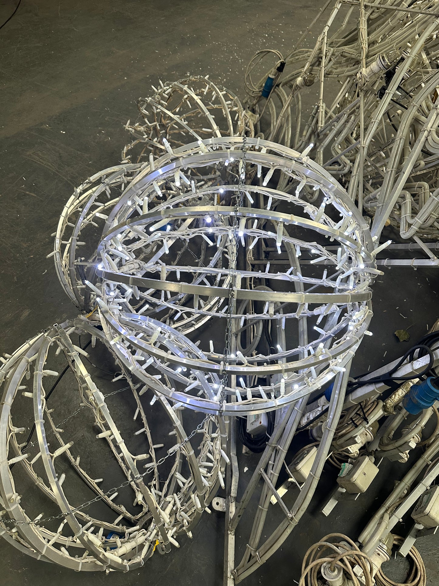 Small LED baubles