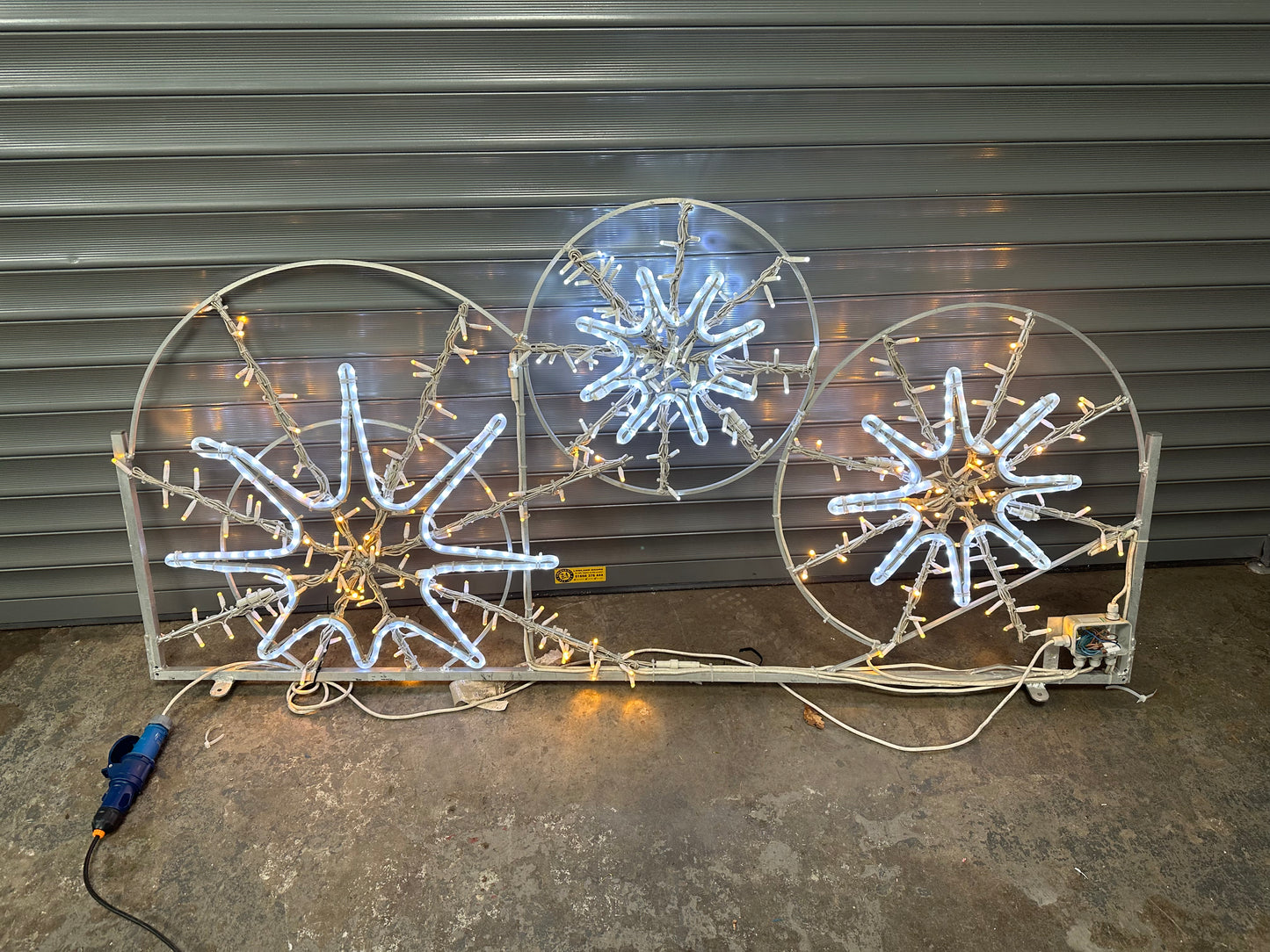 Yellow and white star banner lights