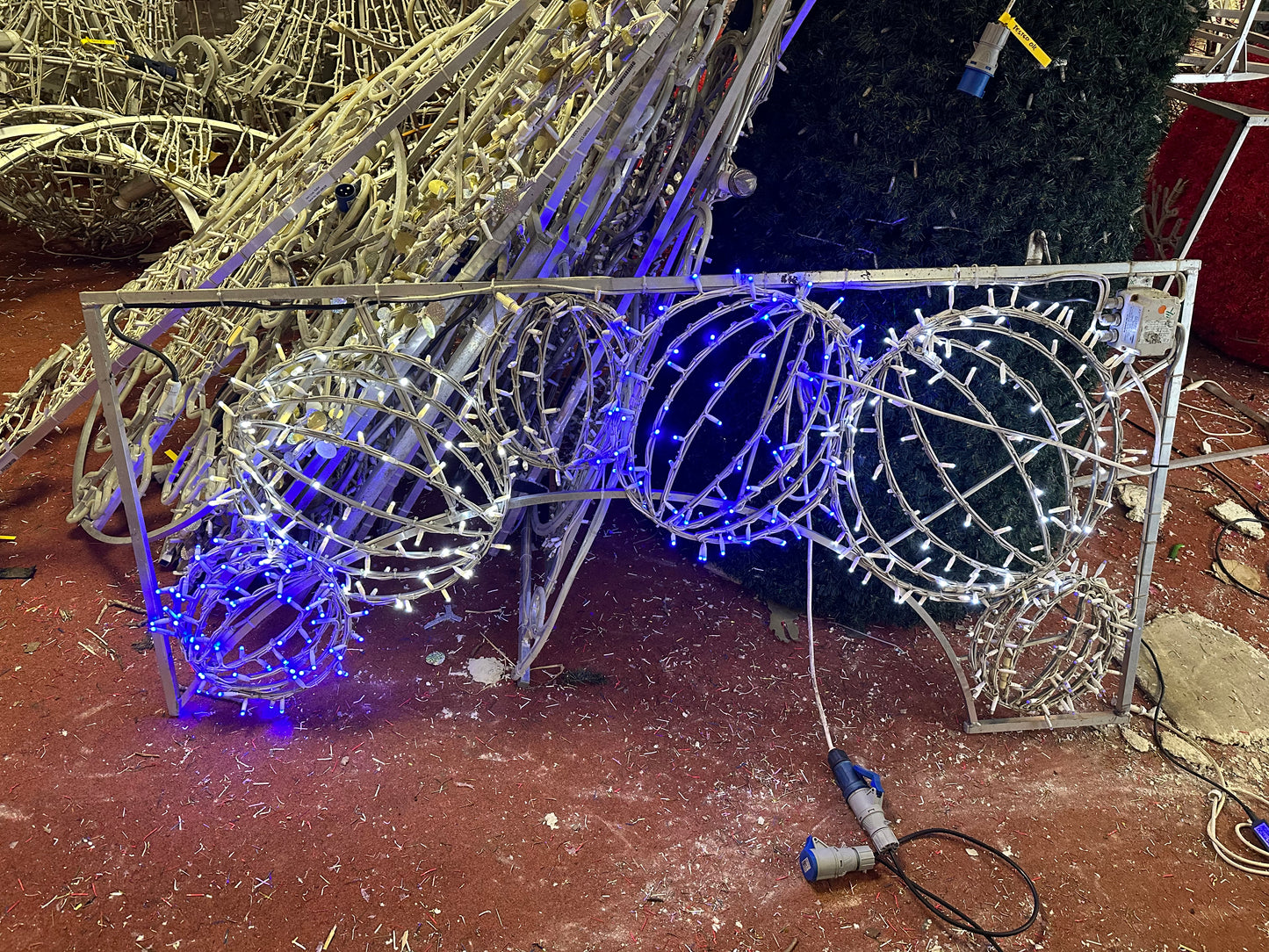 Flashing blue and white ball banner light