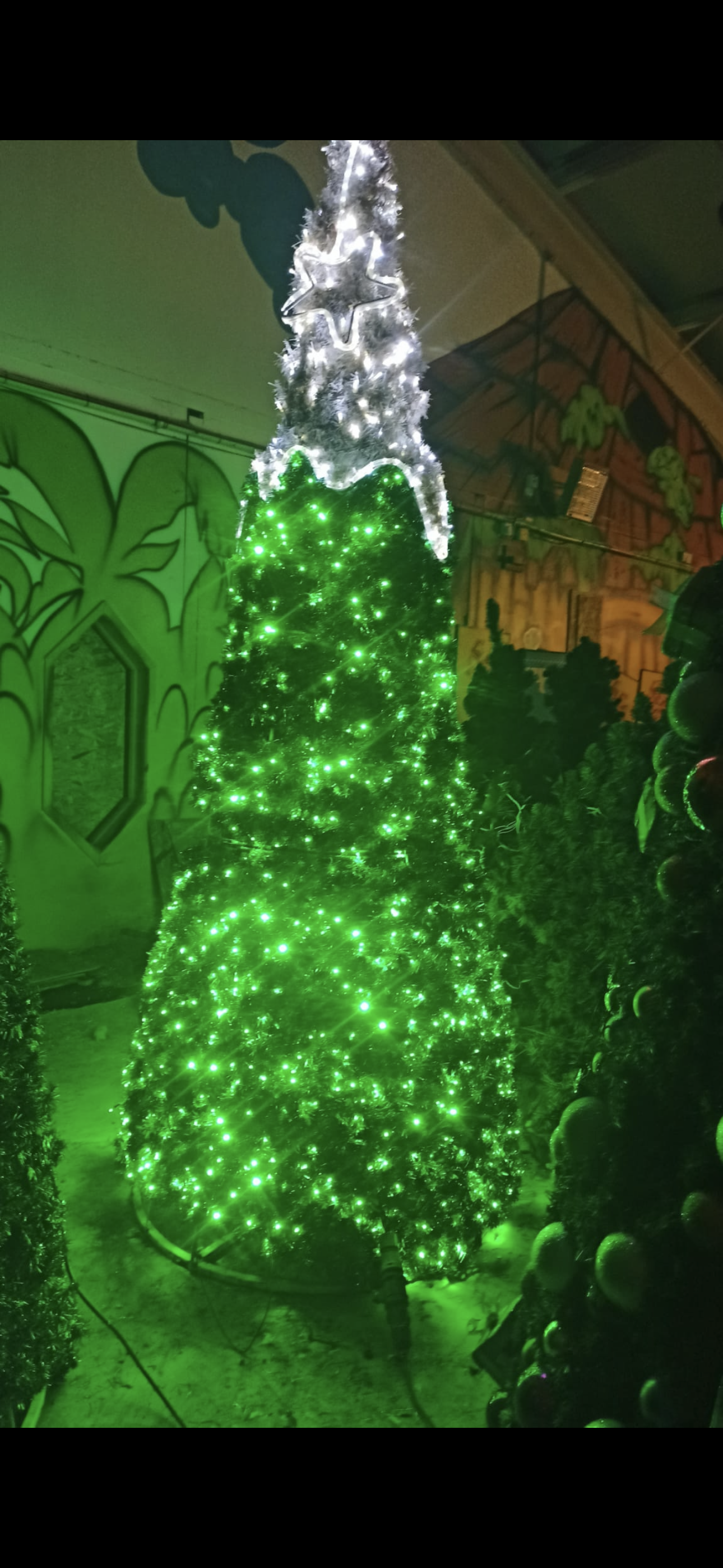 Green and White Christmas tree - 10ft