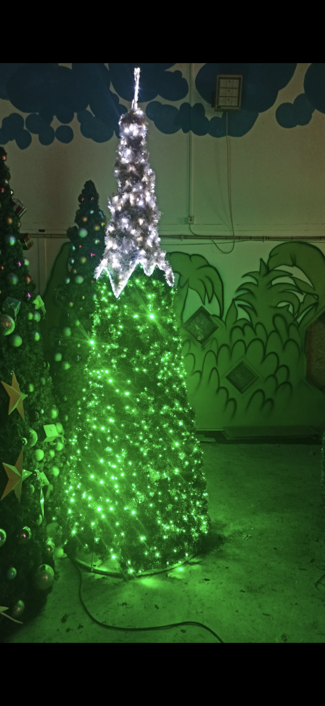 Green and White Christmas tree - 10ft