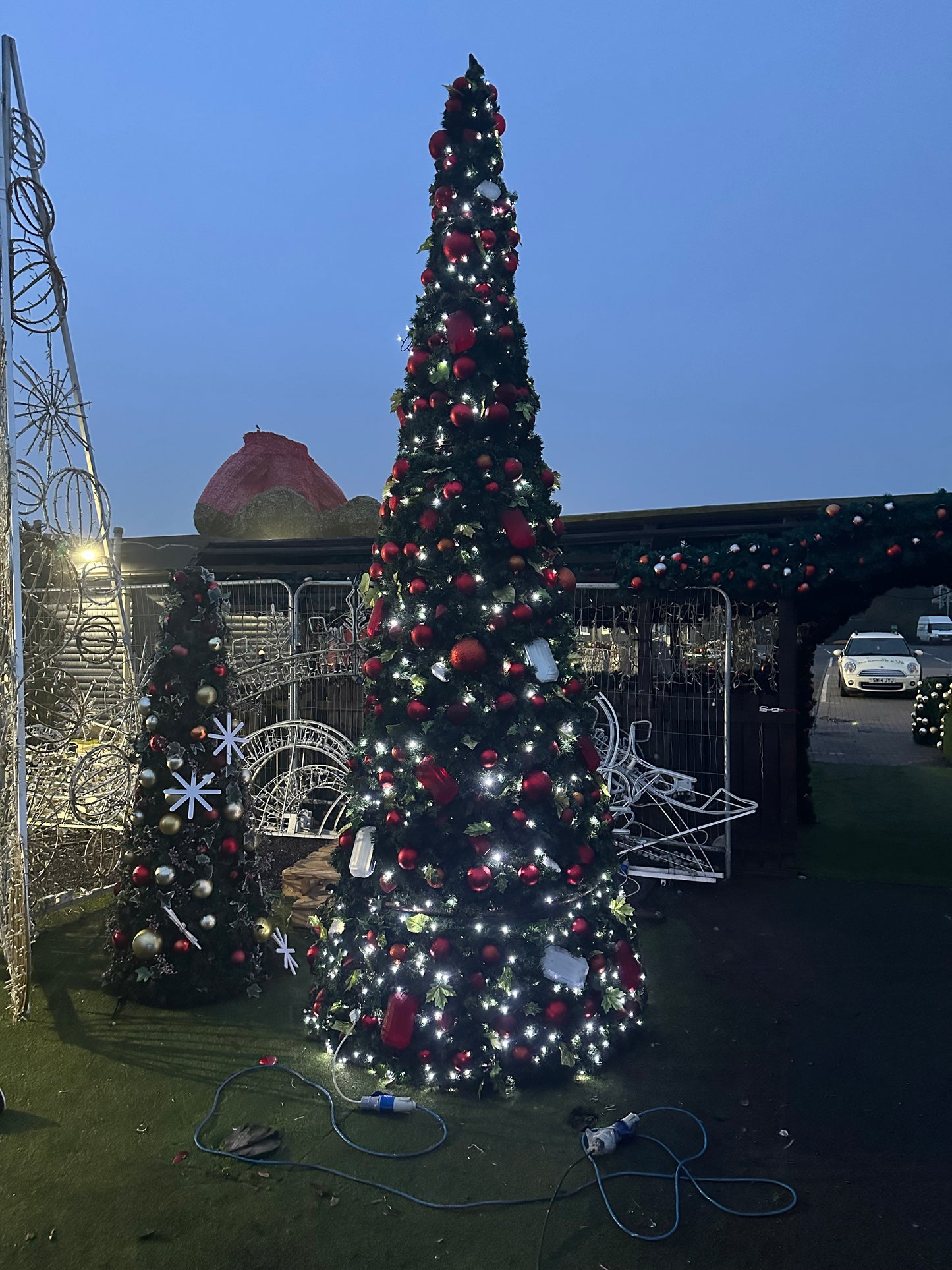Large Christmas tree with flashing lights - 3.85 meters
