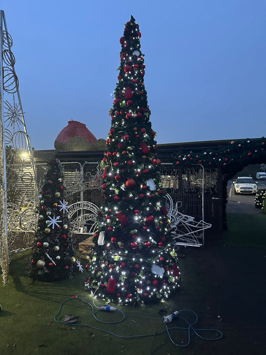Large Christmas tree with flashing lights - 3.85 meters