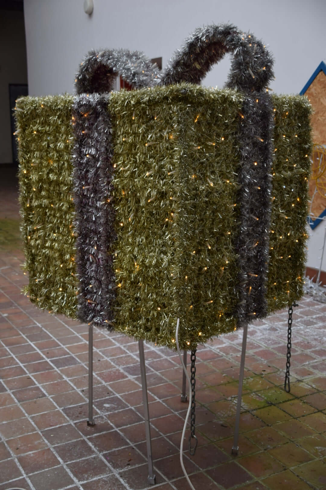 discount Christmas decorations