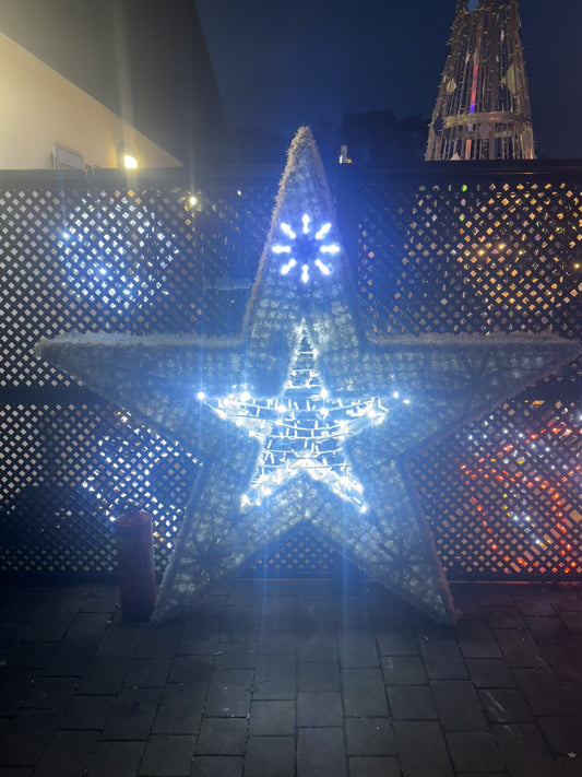 Large White Star With Flashing Snowflakes - Christmas Pathway Lights
