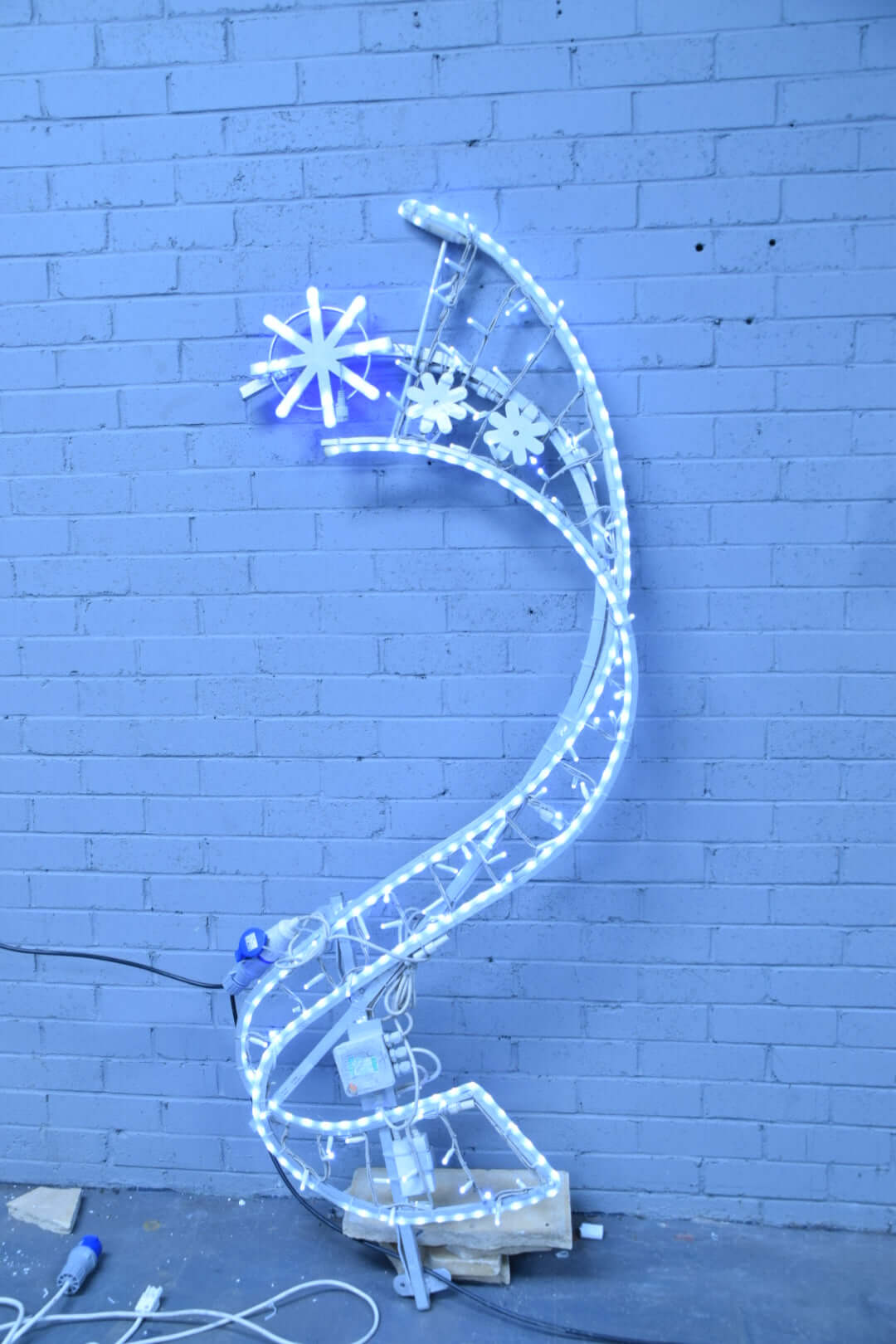 Christmas lights outdoor installation