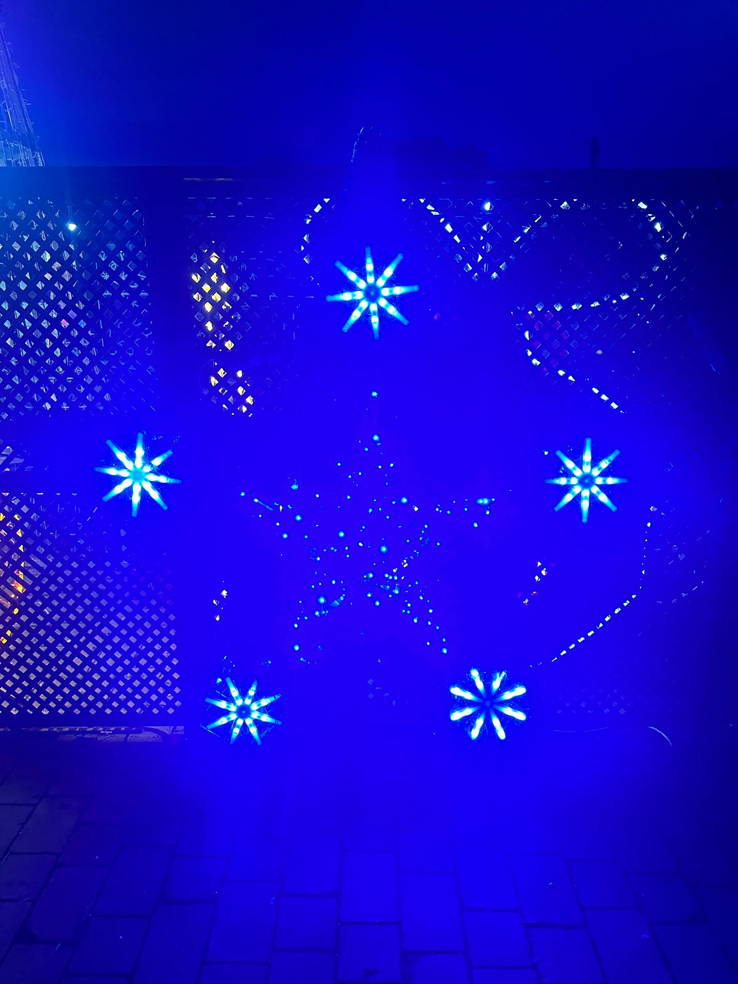 Large Blue Star With Flashing Snowflakes - Outdoor Xmas Lights