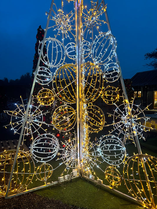 Large 5 meter Xmas tree - 3 panels